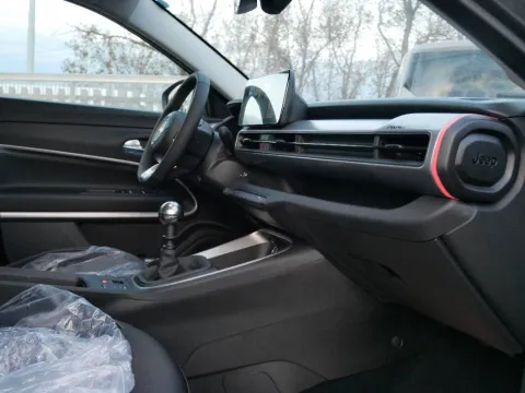 Jeep Avenger 1.2 turbo Summit fwd 100cv - Immagine 12