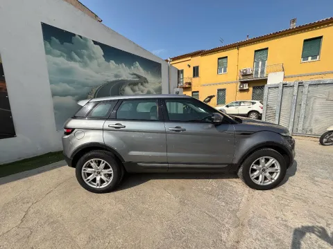 Land Rover Range Rover Evoque 5p 2.2 td4 Pure 150cv - Immagine 6