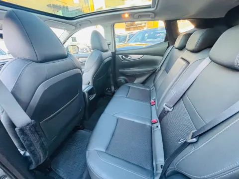 Nissan Qashqai 1.6 dci Tekna+ 2wd 130cv xtronic - Immagine 17
