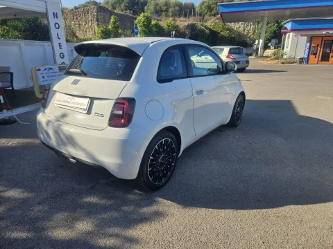 Fiat 500e 42 kWh La Prima - Immagine 5
