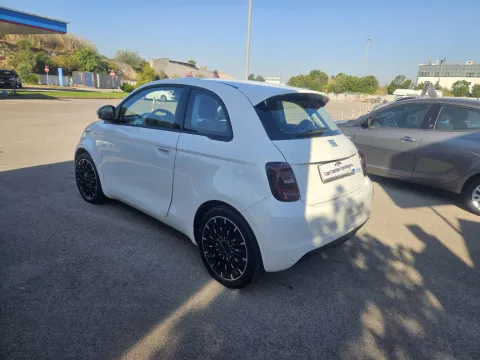 Fiat 500e 42 kWh La Prima - Immagine 7