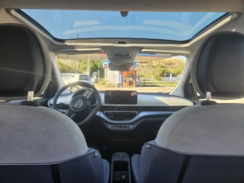 Fiat 500e 42 kWh La Prima - Immagine 10