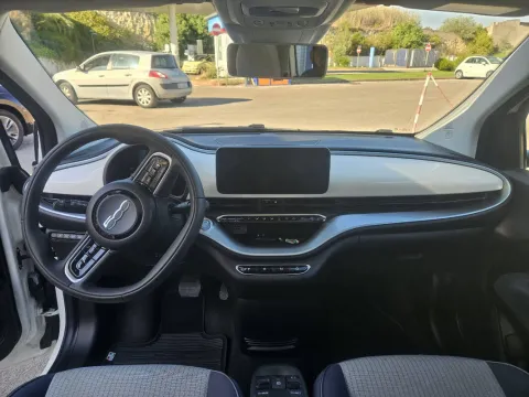 Fiat 500e 42 kWh La Prima - Immagine 11