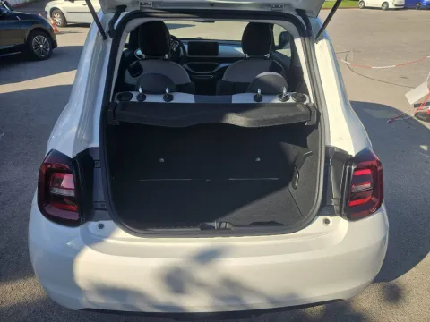 Fiat 500e 42 kWh La Prima - Immagine 19