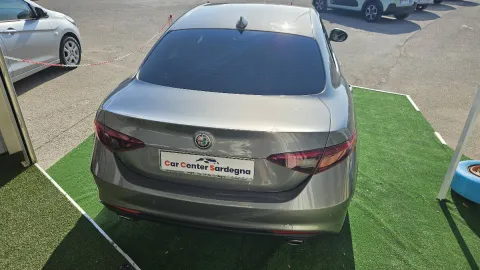 Alfa Romeo Giulia 2.2 t Business Sport Launch Edition 180cv auto - Immagine 4
