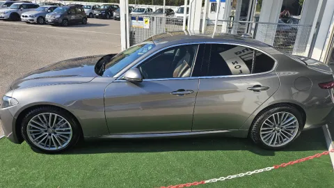 Alfa Romeo Giulia 2.2 t Business Sport Launch Edition 180cv auto - Immagine 5