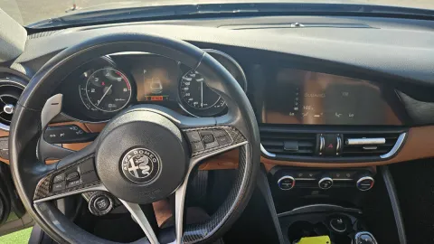 Alfa Romeo Giulia 2.2 t Business Sport Launch Edition 180cv auto - Immagine 8