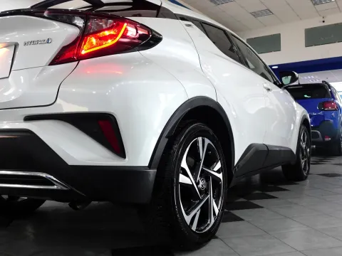 Toyota C-HR 2.0h More Business e-cvt - Immagine 8