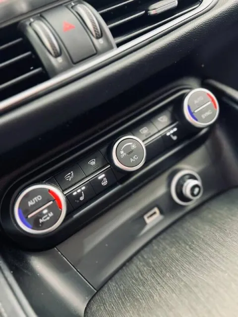 Alfa Romeo Stelvio 2.2 t Lusso Q4 210cv auto - Immagine 9