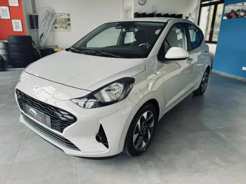 Hyundai i10 1.0 Tech econext Gpl - Immagine 1