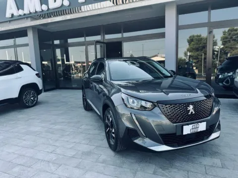 Peugeot 2008 1.2 puretech Allure Pack s&s 130cv - Immagine 3