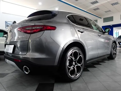 Alfa Romeo Stelvio 2.2 t Sport Tech rwd 160cv auto - Immagine 5