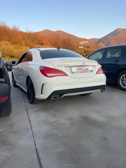 Mercedes CLA 220 d Premium Dark Night 177cv auto - Immagine 4
