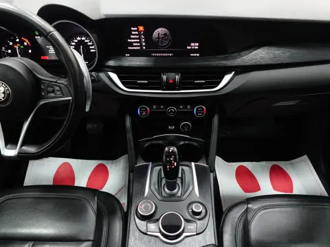 Alfa Romeo Stelvio 2.2 t Sport Tech rwd 160cv auto - Immagine 17
