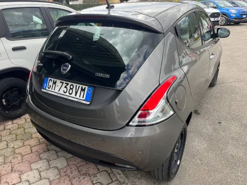 Lancia Ypsilon 1.0 firefly hybrid Gold s&s 70cv 5p.ti - Immagine 4