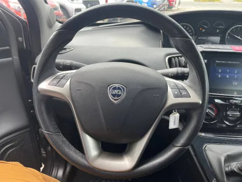 Lancia Ypsilon 1.0 firefly hybrid Gold s&s 70cv 5p.ti - Immagine 12