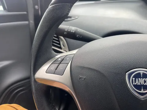 Lancia Ypsilon 1.0 firefly hybrid Gold s&s 70cv 5p.ti - Immagine 14