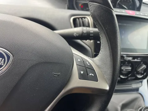 Lancia Ypsilon 1.0 firefly hybrid Gold s&s 70cv 5p.ti - Immagine 15