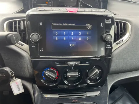 Lancia Ypsilon 1.0 firefly hybrid Gold s&s 70cv 5p.ti - Immagine 16