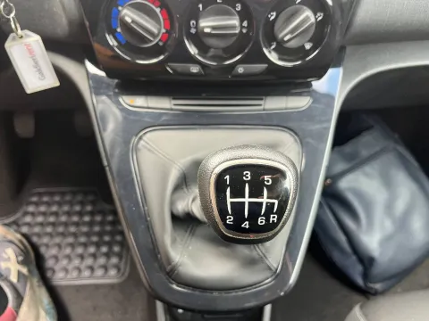 Lancia Ypsilon 1.0 firefly hybrid Gold s&s 70cv 5p.ti - Immagine 17