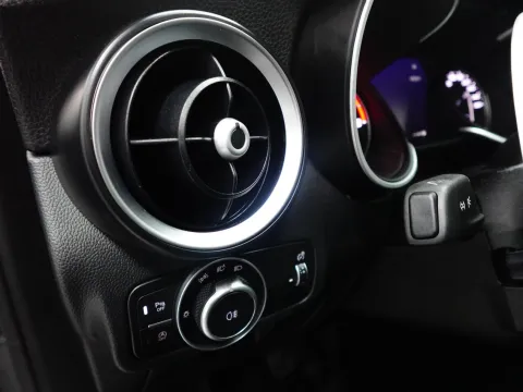 Alfa Romeo Stelvio 2.2 t Sport Tech rwd 160cv auto - Immagine 24