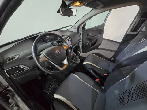 Lancia Ypsilon 1.2 8v Elefantino 69cv my14 - Immagine 7