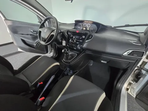 Lancia Ypsilon 1.2 8v Elefantino 69cv my14 - Immagine 12