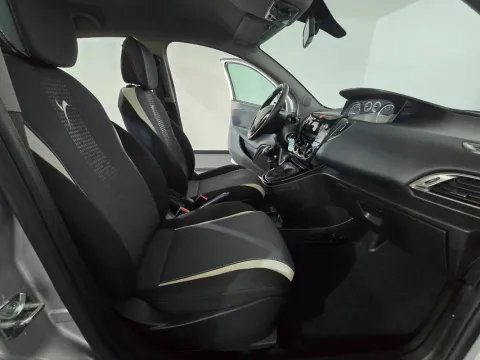Lancia Ypsilon 1.2 8v Elefantino 69cv my14 - Immagine 13