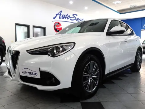 Alfa Romeo Stelvio 2.2 t Business Q4 190cv auto - Immagine 2