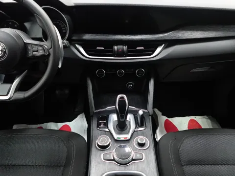 Alfa Romeo Stelvio 2.2 t Business Q4 190cv auto - Immagine 18