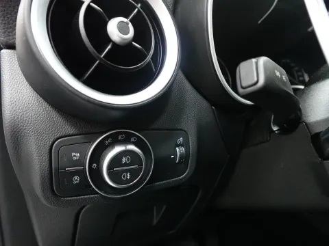 Alfa Romeo Stelvio 2.2 t Business Q4 190cv auto - Immagine 24