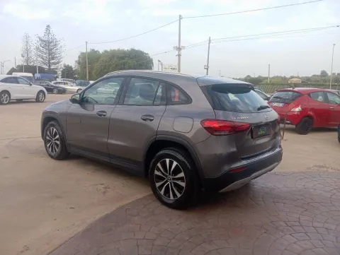Mercedes GLA 180 d Business auto - Immagine 4