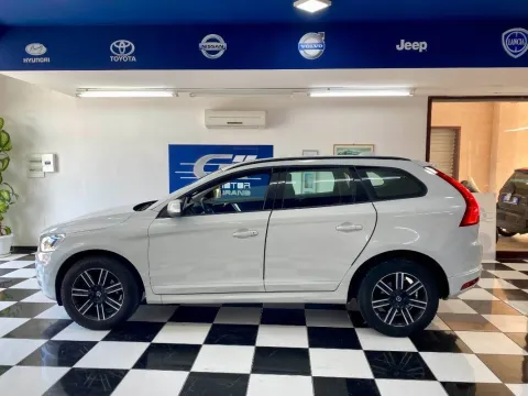 Volvo XC60 2.0 d3 Momentum 150cv geartronic - Immagine 3