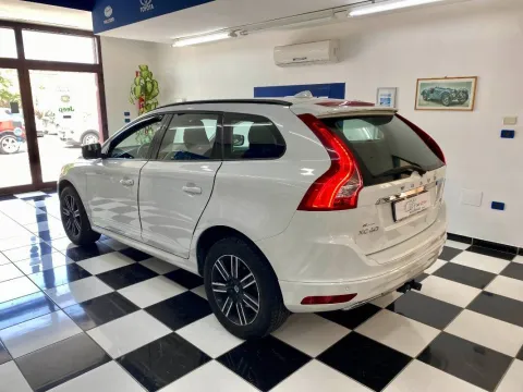 Volvo XC60 2.0 d3 Momentum 150cv geartronic - Immagine 4