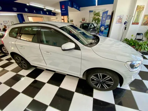 Volvo XC60 2.0 d3 Momentum 150cv geartronic - Immagine 7