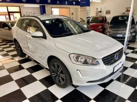 Volvo XC60 2.0 d3 Momentum 150cv geartronic - Immagine 8