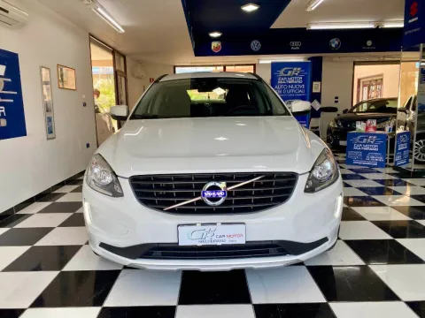 Volvo XC60 2.0 d3 Momentum 150cv geartronic - Immagine 9