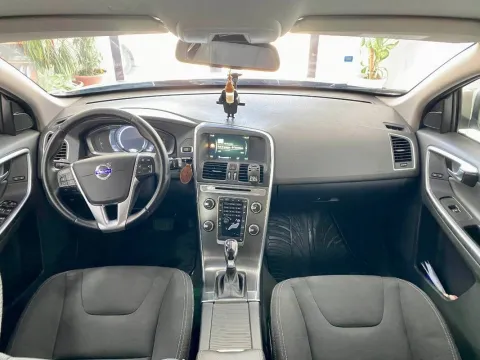 Volvo XC60 2.0 d3 Momentum 150cv geartronic - Immagine 12