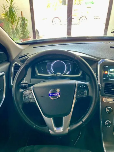 Volvo XC60 2.0 d3 Momentum 150cv geartronic - Immagine 15