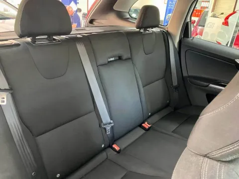 Volvo XC60 2.0 d3 Momentum 150cv geartronic - Immagine 25