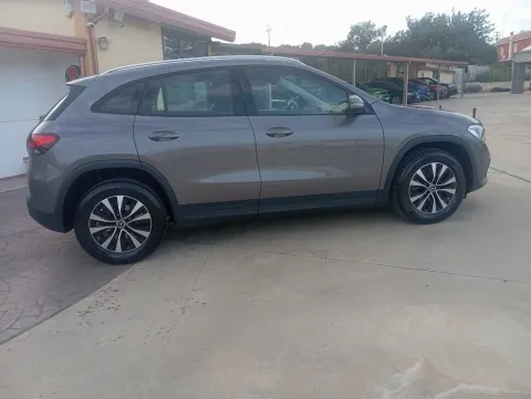 Mercedes GLA 180 d Business auto - Immagine 8