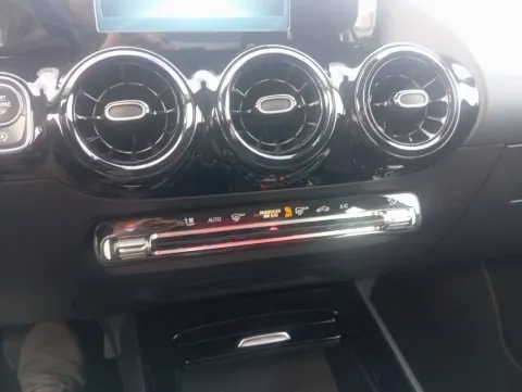 Mercedes GLA 180 d Business auto - Immagine 17