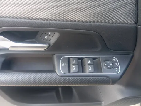 Mercedes GLA 180 d Business auto - Immagine 18