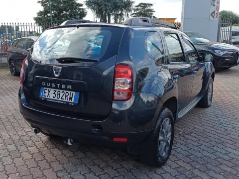 Dacia Duster 1.5 dci Laureate 4x2 110cv - Immagine 2