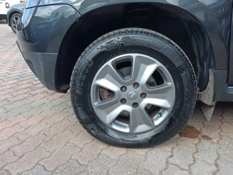 Dacia Duster 1.5 dci Laureate 4x2 110cv - Immagine 3