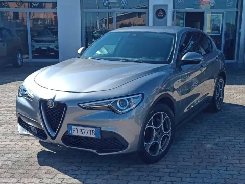 Alfa Romeo Stelvio 2.2 t Sport Tech rwd 160cv auto - Immagine 1
