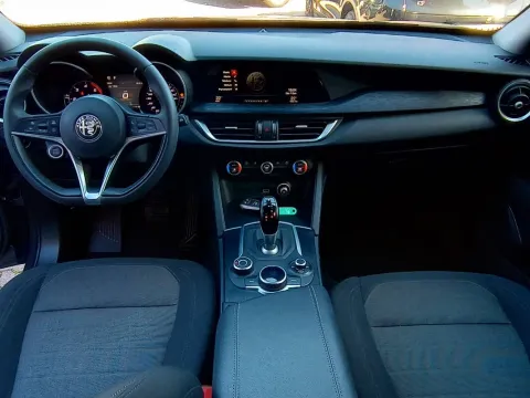 Alfa Romeo Stelvio 2.2 t Sport Tech rwd 160cv auto - Immagine 8