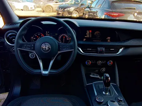 Alfa Romeo Stelvio 2.2 t Sport Tech rwd 160cv auto - Immagine 9
