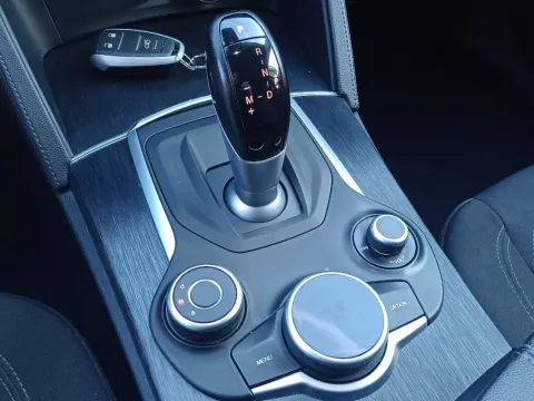 Alfa Romeo Stelvio 2.2 t Sport Tech rwd 160cv auto - Immagine 10
