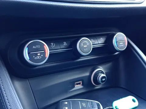 Alfa Romeo Stelvio 2.2 t Sport Tech rwd 160cv auto - Immagine 12